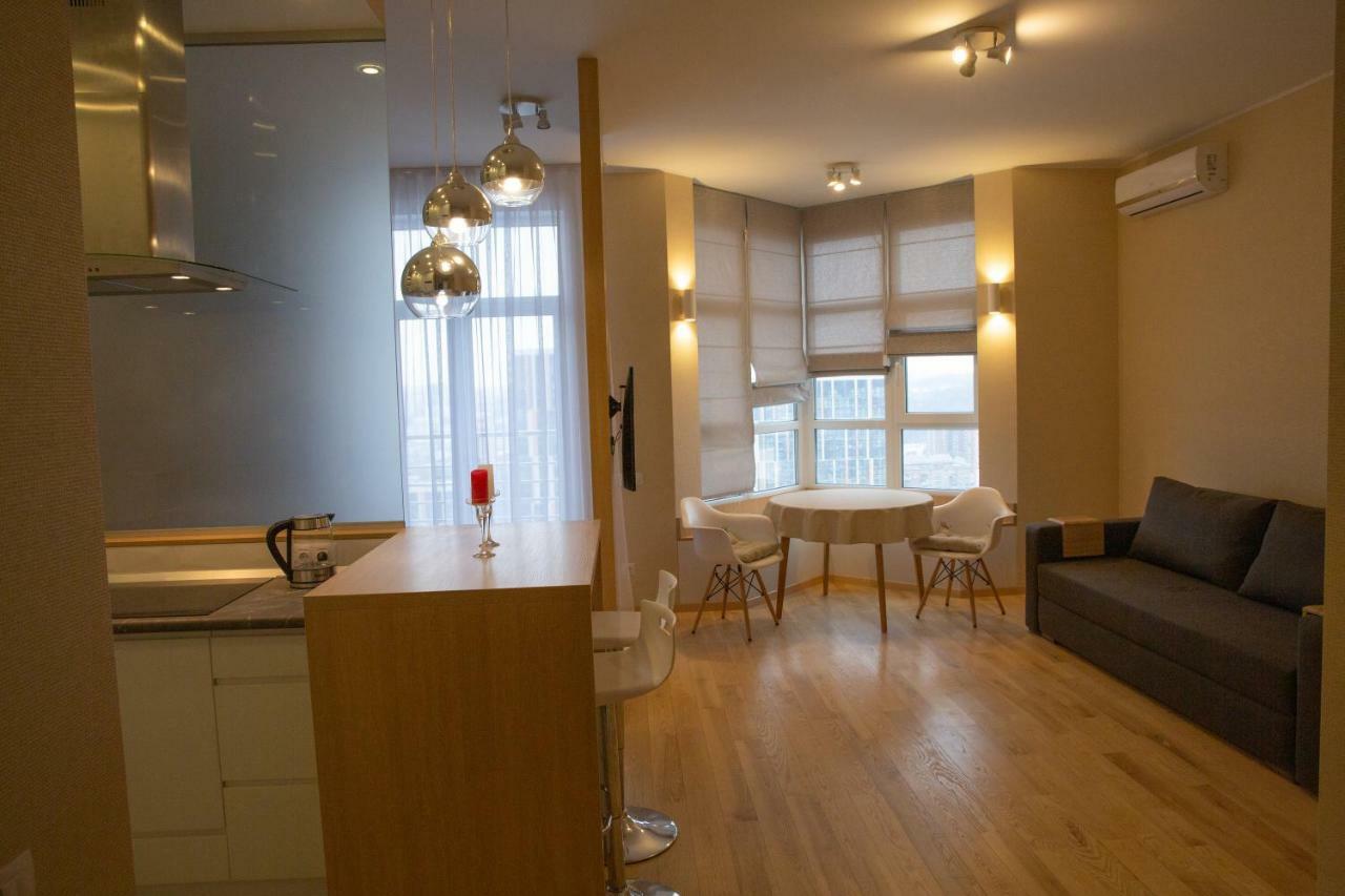 Comfortable Apartments French Quarter Акумулятори Світло Інтернет Завжди Kiew Exterior foto
