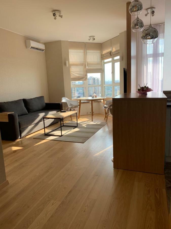 Comfortable Apartments French Quarter Акумулятори Світло Інтернет Завжди Kiew Exterior foto